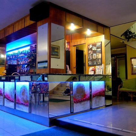 Hotel Continental Беллария-Иджеа-Марина Экстерьер фото