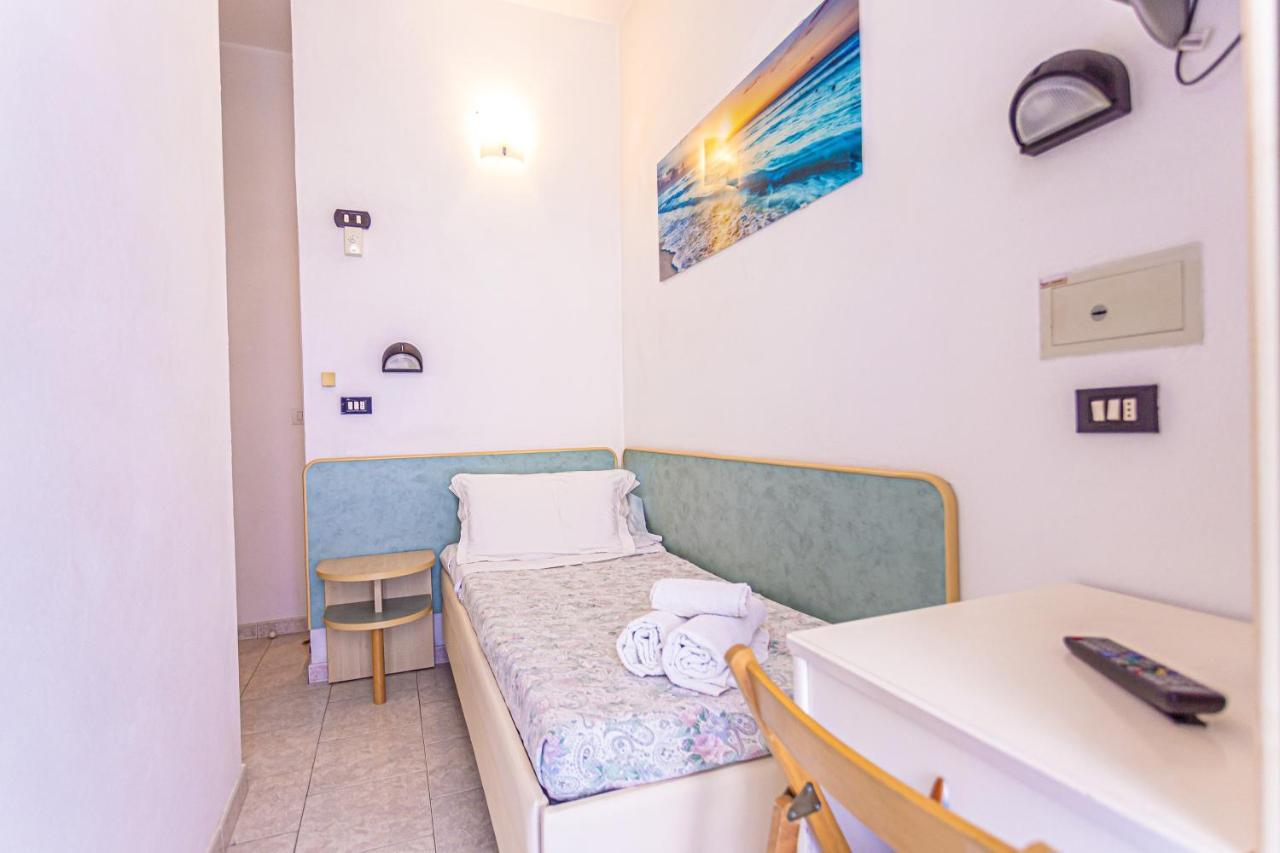 Hotel Continental Беллария-Иджеа-Марина Экстерьер фото