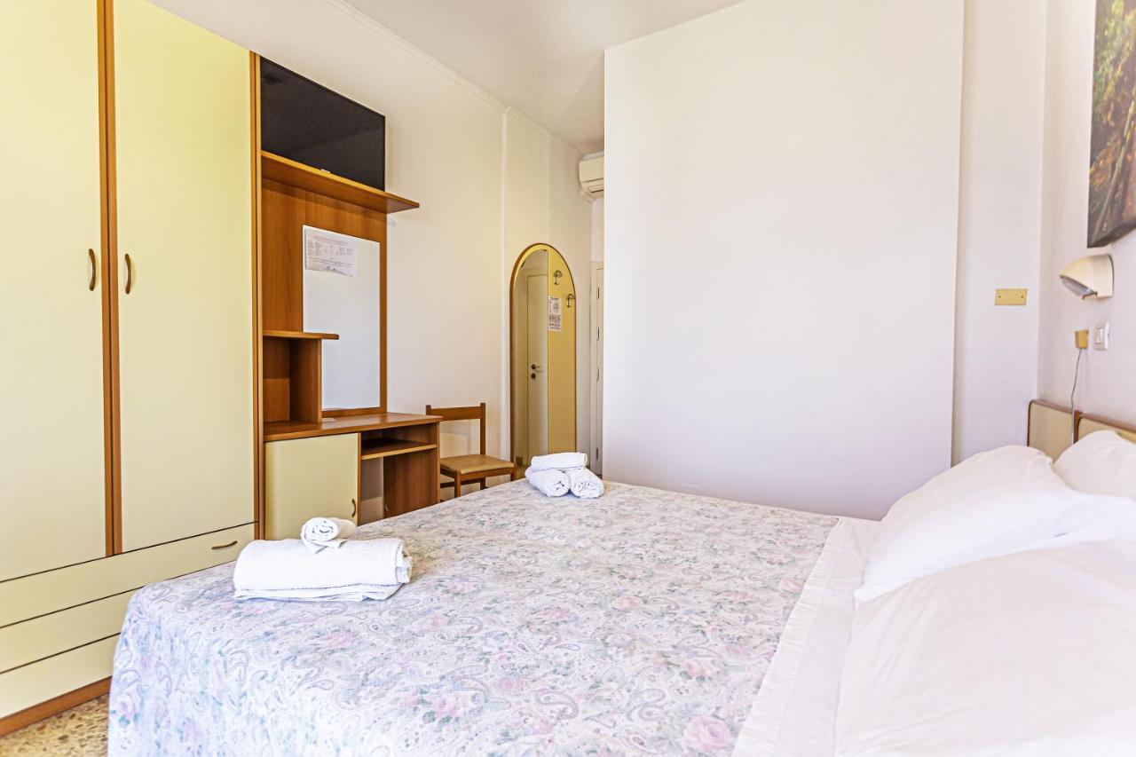 Hotel Continental Беллария-Иджеа-Марина Экстерьер фото