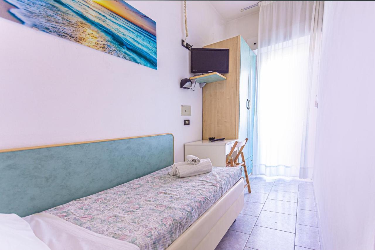 Hotel Continental Беллария-Иджеа-Марина Экстерьер фото
