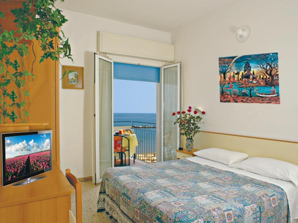 Hotel Continental Беллария-Иджеа-Марина Номер фото