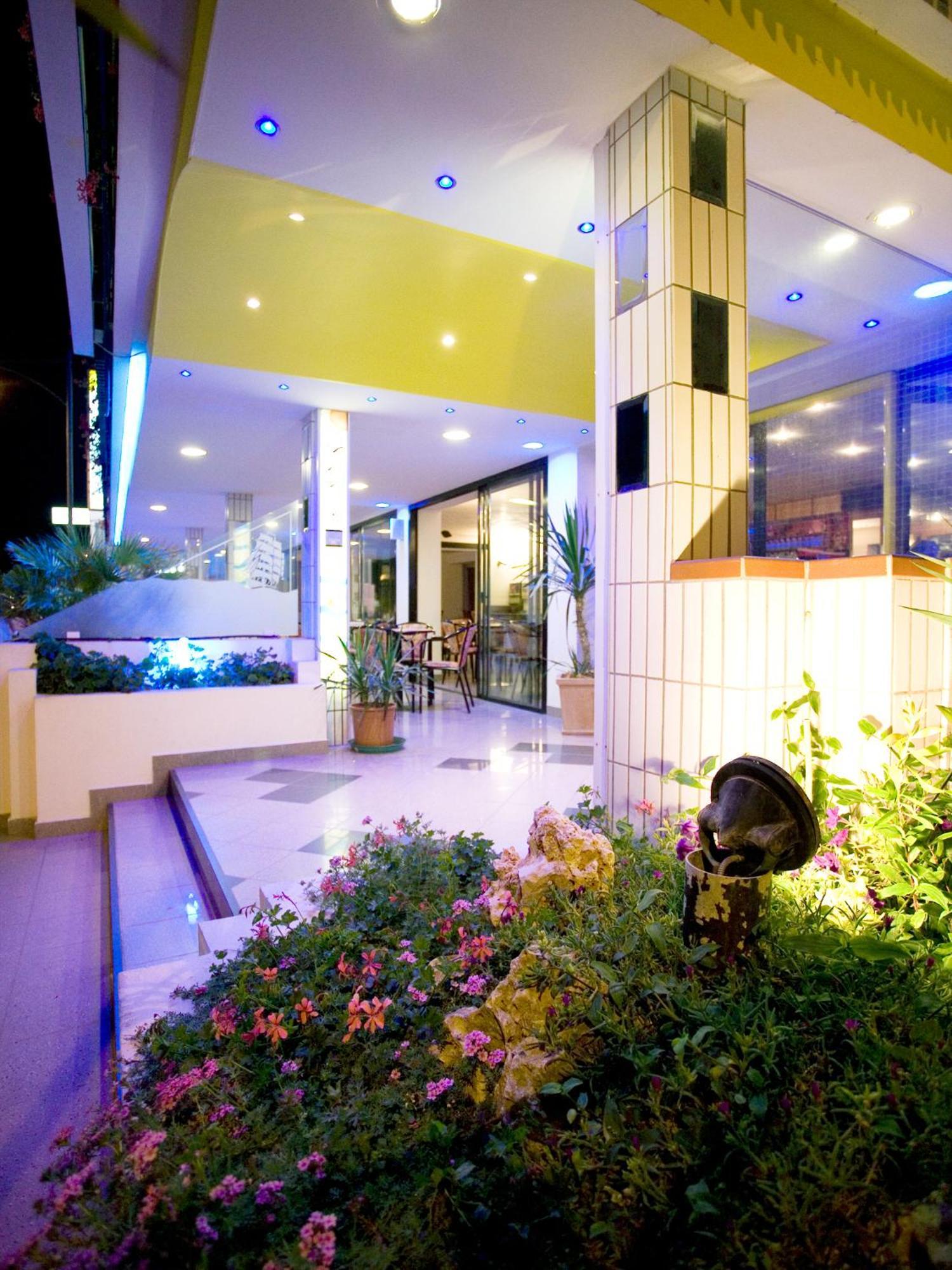 Hotel Continental Беллария-Иджеа-Марина Экстерьер фото